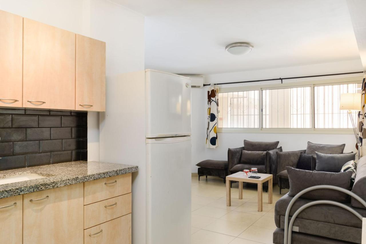 נתניה Lovely One Bedroom Few Steps From The Beach מראה חיצוני תמונה